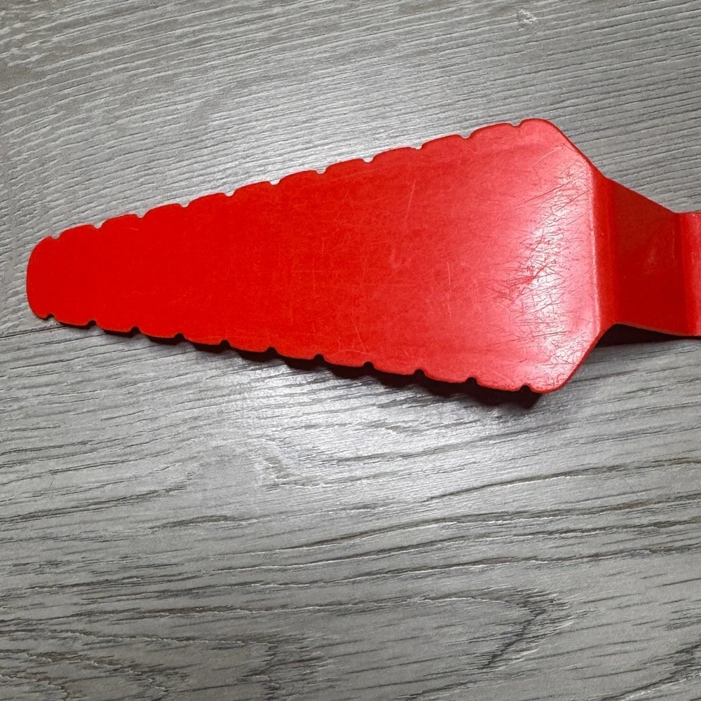 Vintage Tupperware Red Cake Pie Server Slicer Serrated Edge 1228-7 Retro Kitchen